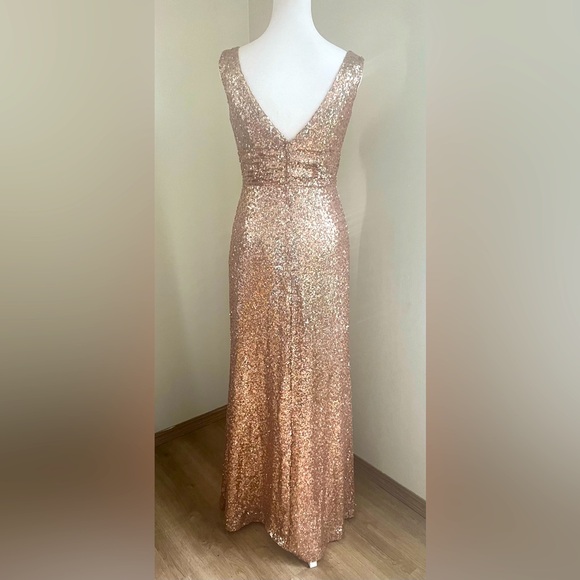 Elegant Rose Gold Sequin Evening Gown - Picture 3 of 3